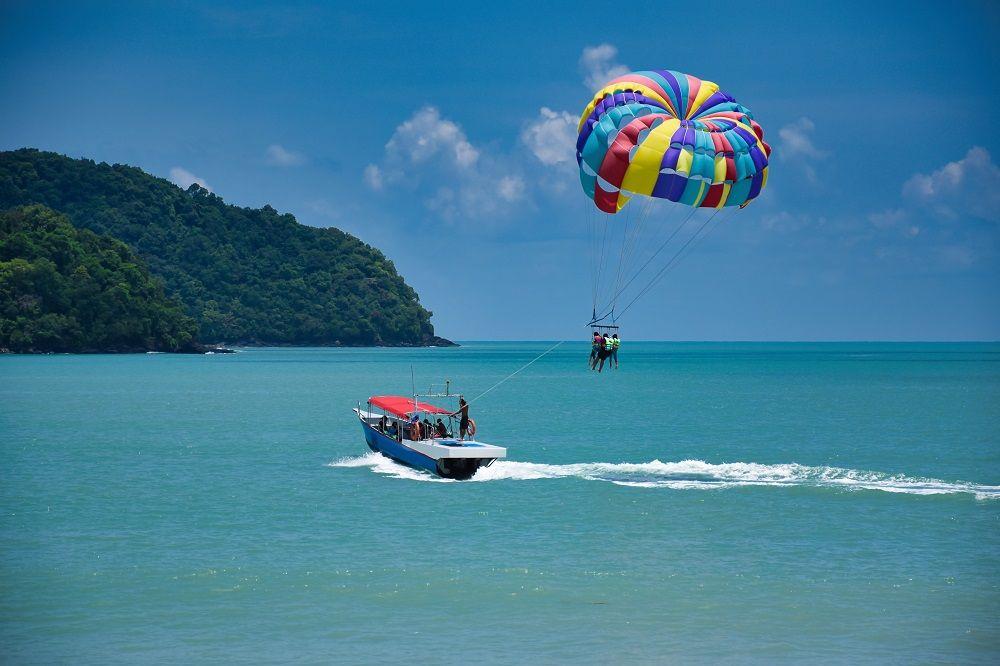 parasailing-at-havelock-island-andaman-island-1