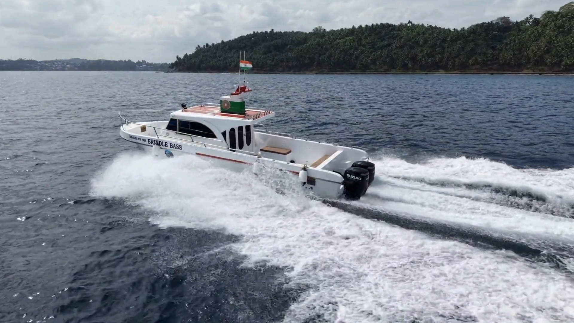 MV Brindle Bass — Premium AC Yacht