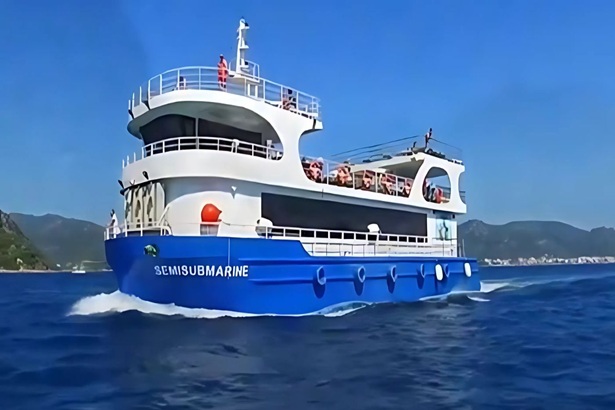 Semi Submarine Lunch Cruise